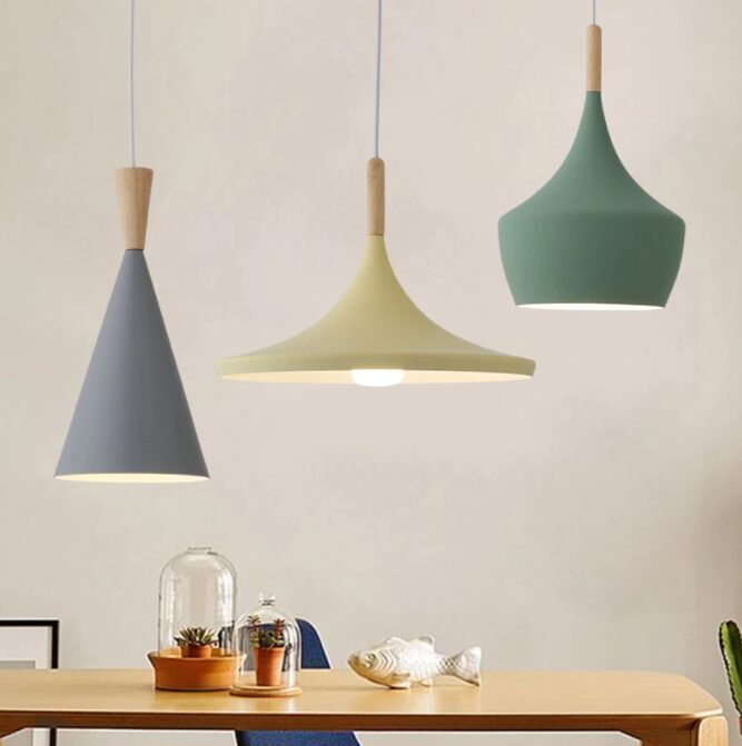 Como escolher o pendente ideal para a sala de jantar? Conheça diferentes modelos e estilos para compor sua mesa. 16 luminaires YustDesign Chandeliers and wall lights on sale and cheap