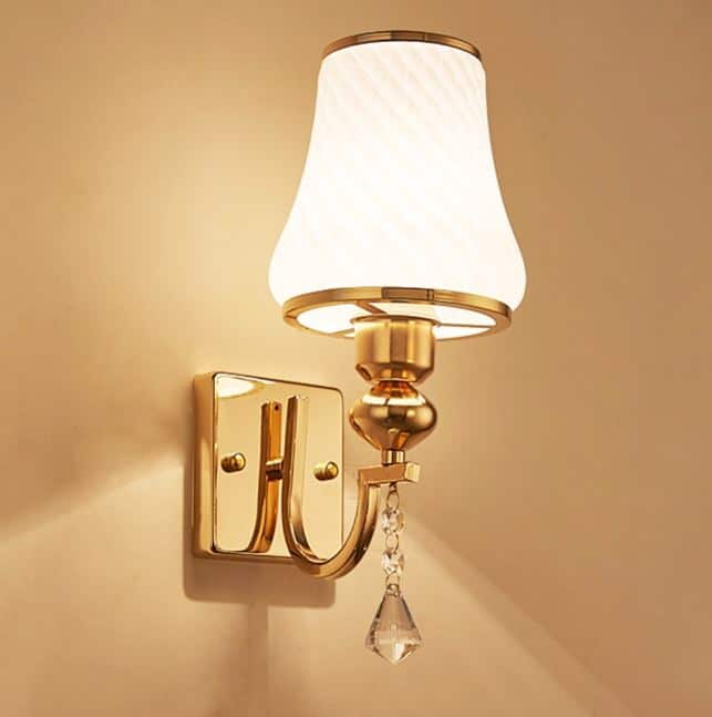 lustre e luminária: Qual a diferença entre lustre e luminária? 35 arandela classica maria tereza dourado e cupula branca miresa luminaires YustDesign Chandeliers and wall lights on sale and cheap