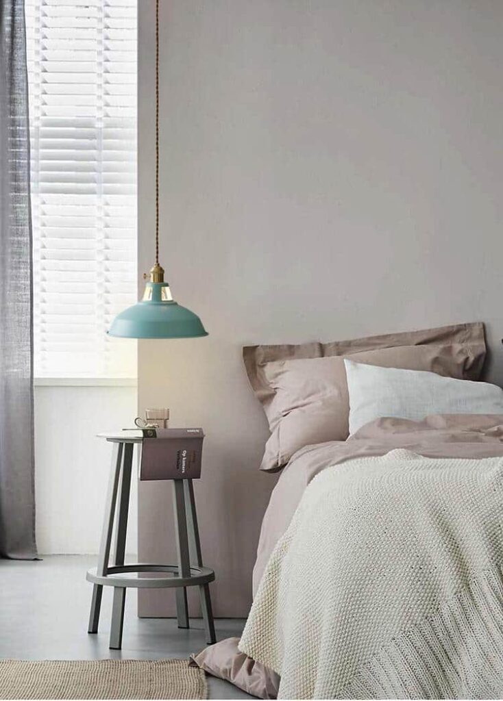 O que é uma luminaria pendente? 15 pendente colorido industrial vintage azuk para cabeceira cama quarto casal miresa luminaires YustDesign Chandeliers and wall lights on sale and cheap