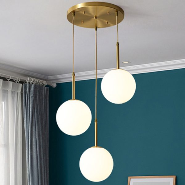 Lustre moderno com bolas de vidro brancas