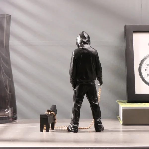 Escultura Cultura Pop Banksy Homem Brincando com Cachorros - Image 2