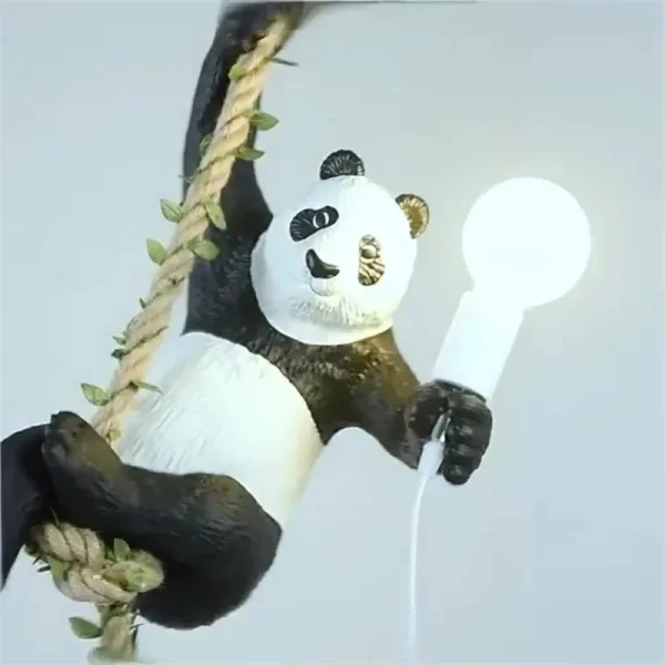 Luminária Infantil Pendente De Resina Formato Urso Panda Chinês