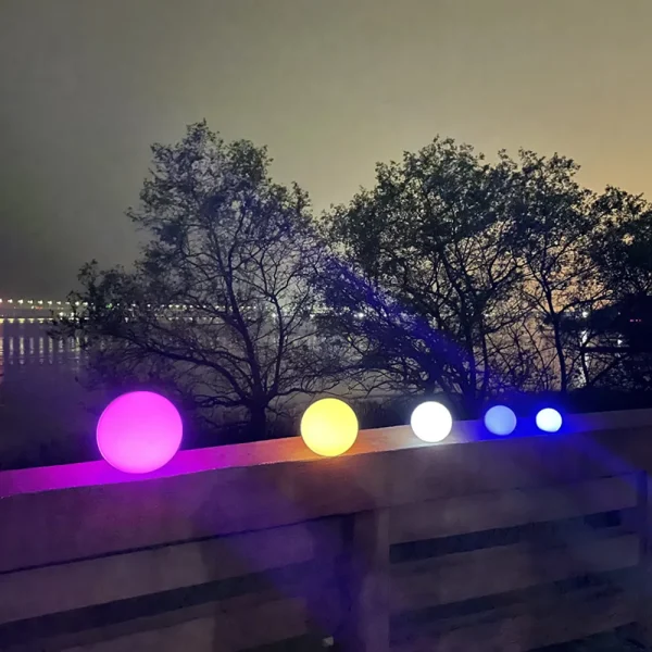 Luminária Bola De Plástico Branco Leitoso Para Jardins e Piscinas - Image 3