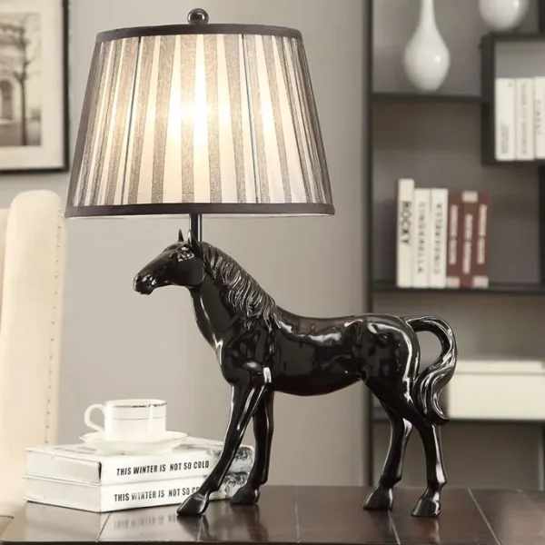 Abajur Preto Escultura Cavalo e Tecido Redondo Plissado