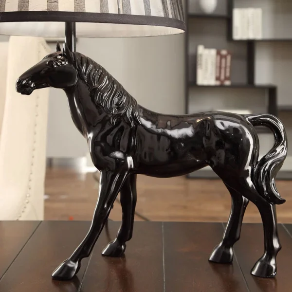 Abajur Preto Escultura Cavalo e Tecido Redondo Plissado - Image 2